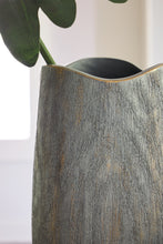 Load image into Gallery viewer, Ashley Express - Iverly Vase
